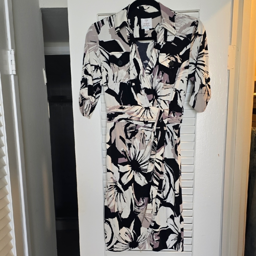 Floral Black and White Dress in Size 2. Like New